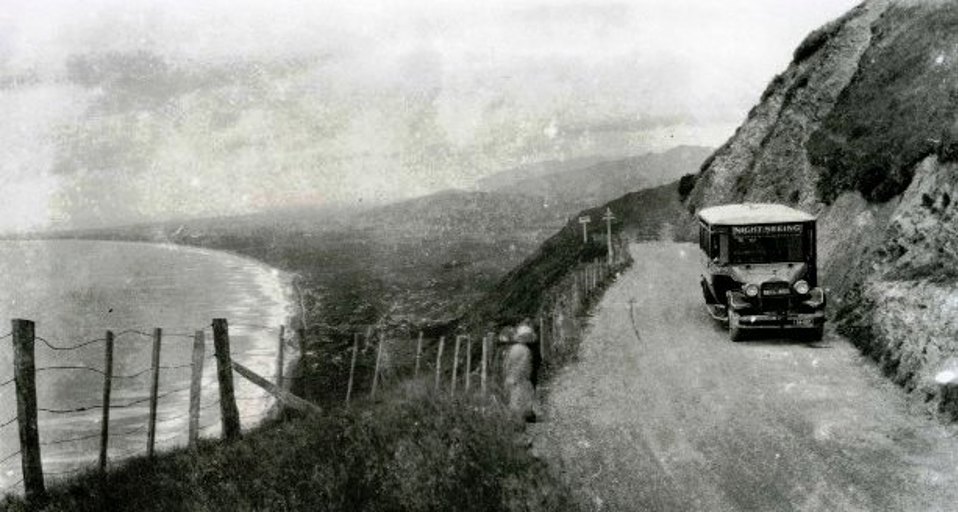 Sightseeing-bus-Paekakariki-Hill-Road-ca1920