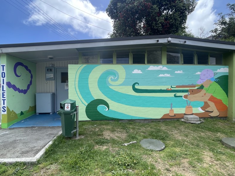 Ki Tātahi ki Paekākāriki | At Paekākāriki Beach – public wharepaku entrance