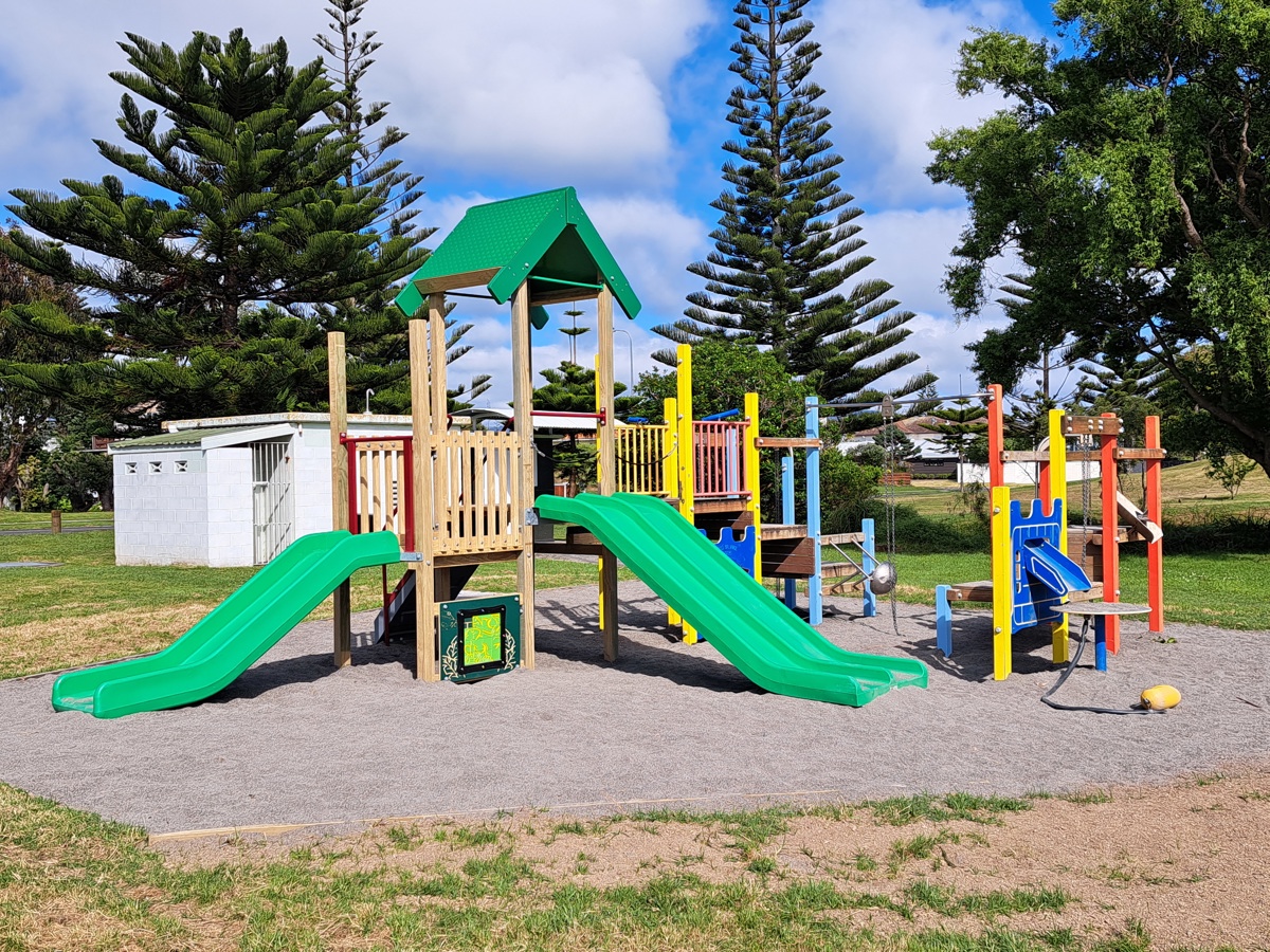 Junior slide structure