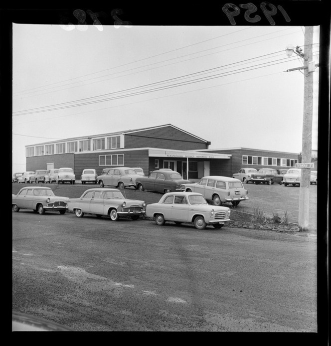 Paraparaumu District Memorial Hall and cars