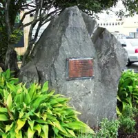 Cairn commemorating the site of the first European section in Paraparaumu thumbnail