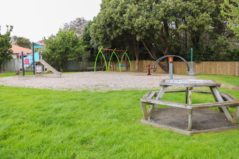 Elizabeth Rose Reserve picnic table