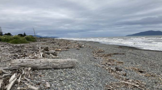 Composite beach at Te Horo, looking south.