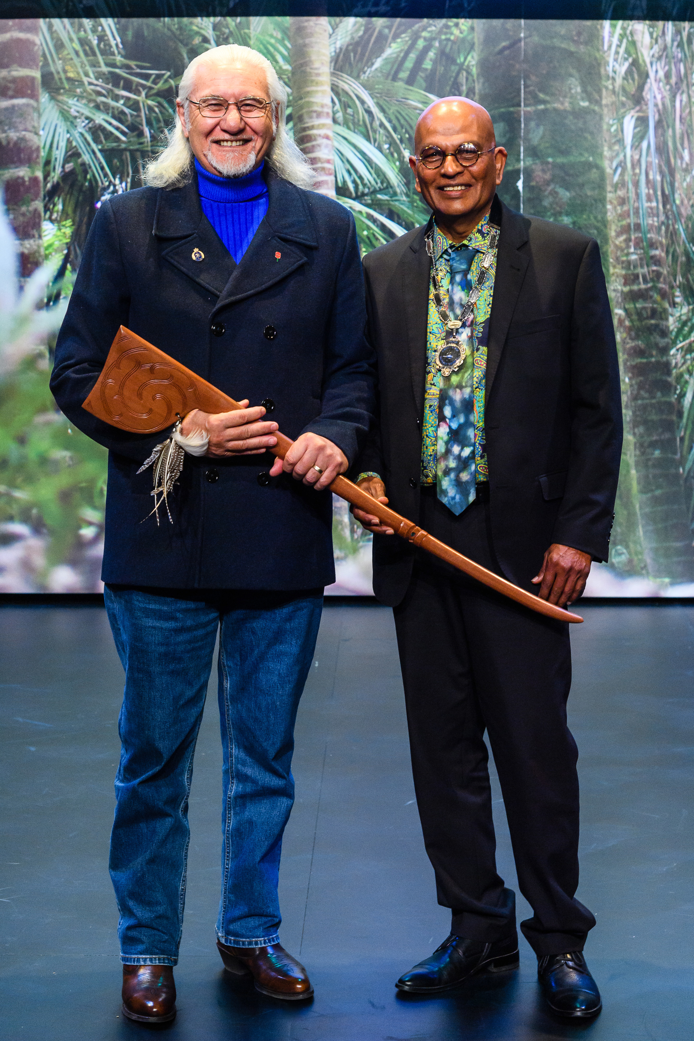 Photo of Mayor K Gurunathan with Mayoral Award recipient Rupene Waaka