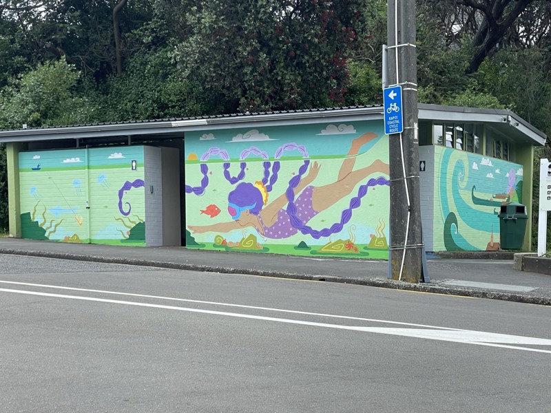 Ki Tātahi ki Paekākāriki | At Paekākāriki Beach – Entrance to public wharepaku from road