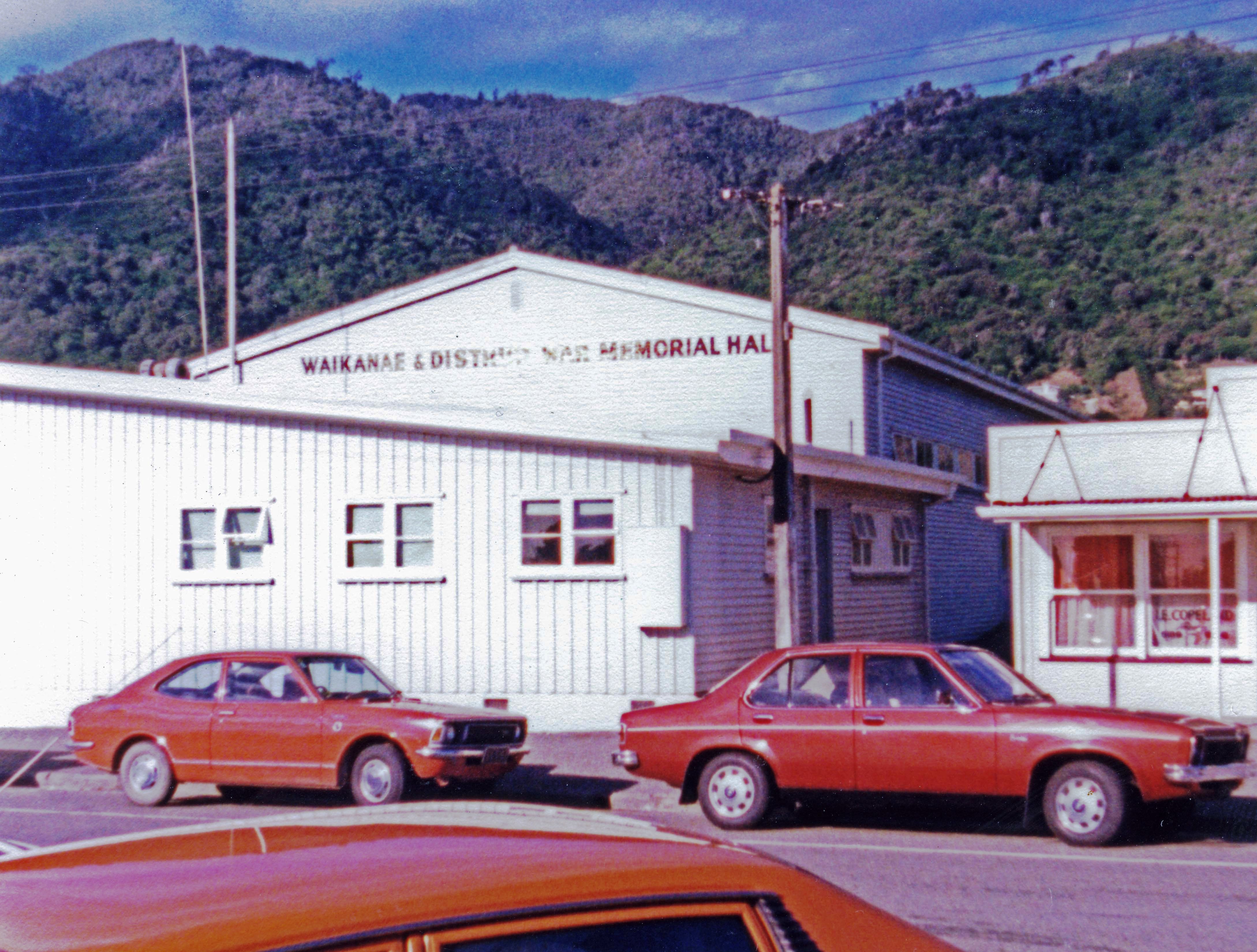 hp2172 - wAIKANAE mEMORIAL hALL, Ca. 1980