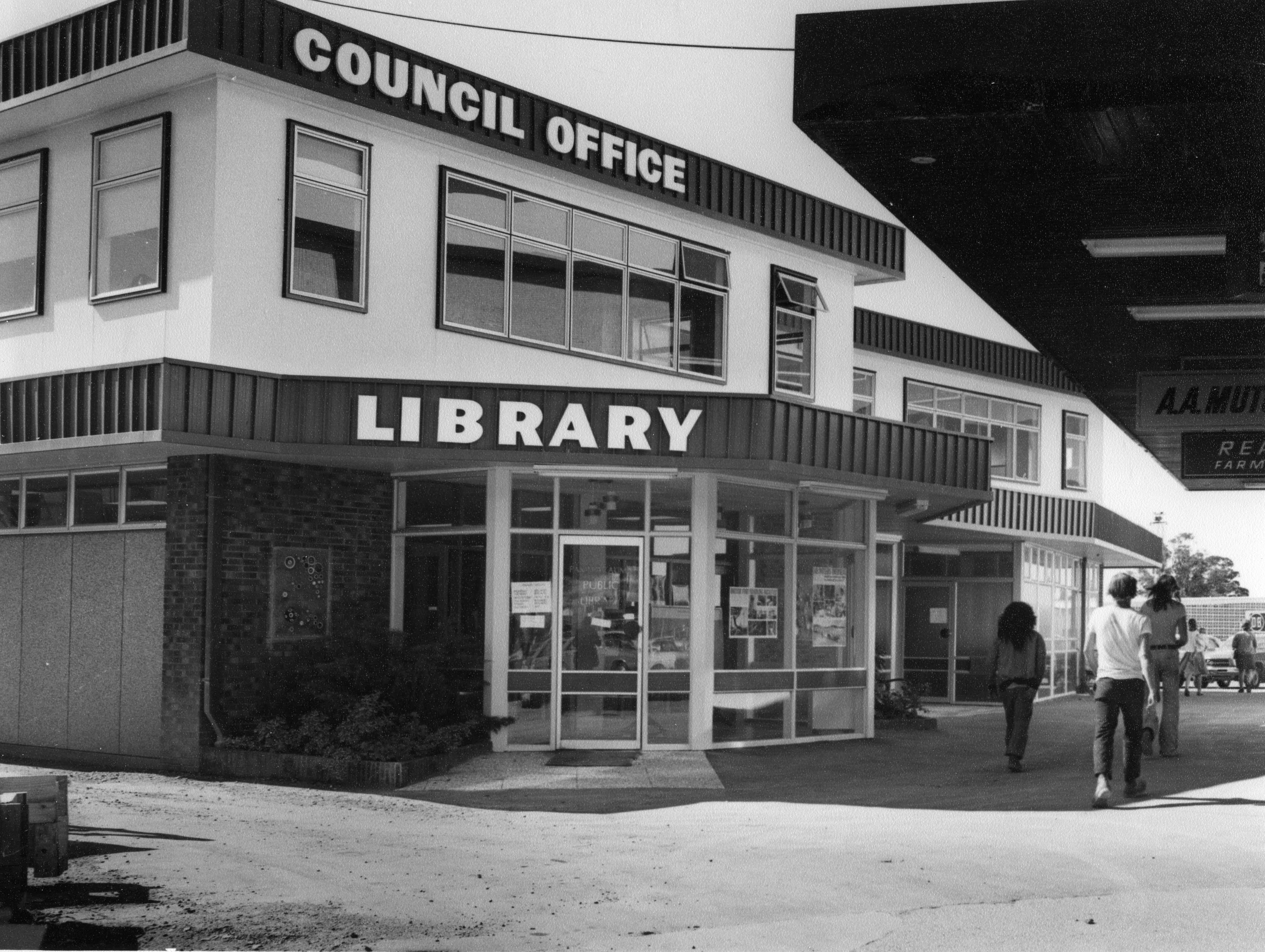 Image of first Paraparaumu Library 1972