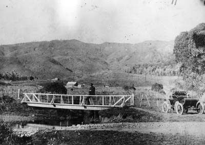 HP 270 - Otaihanga ford & footbridge at the creek dividing Waikanae 