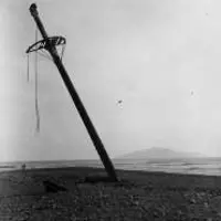 Mast of the City of Auckland, at Ōtaki Beach thumbnail