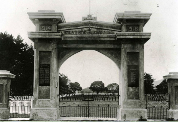 Paraparaumu Memorial Gates - date unknown
