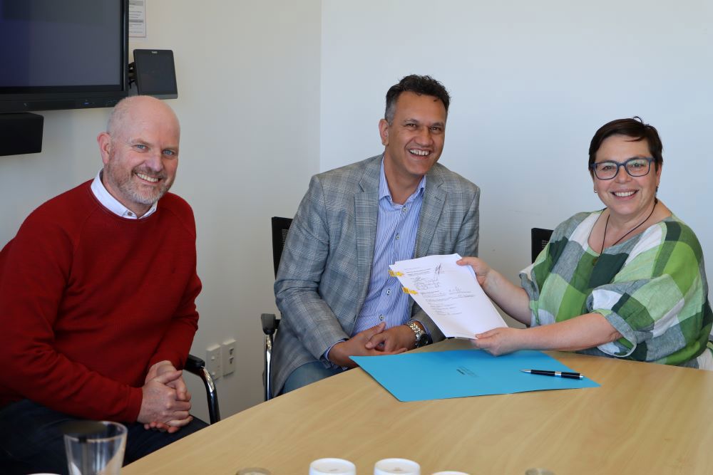 Matthew Luxon (CE Localised), Darren Edwards (CE Kāpiti Coast District Council), and Georgi Ferrari (Sustainability Trust Chair) sign lease agreement