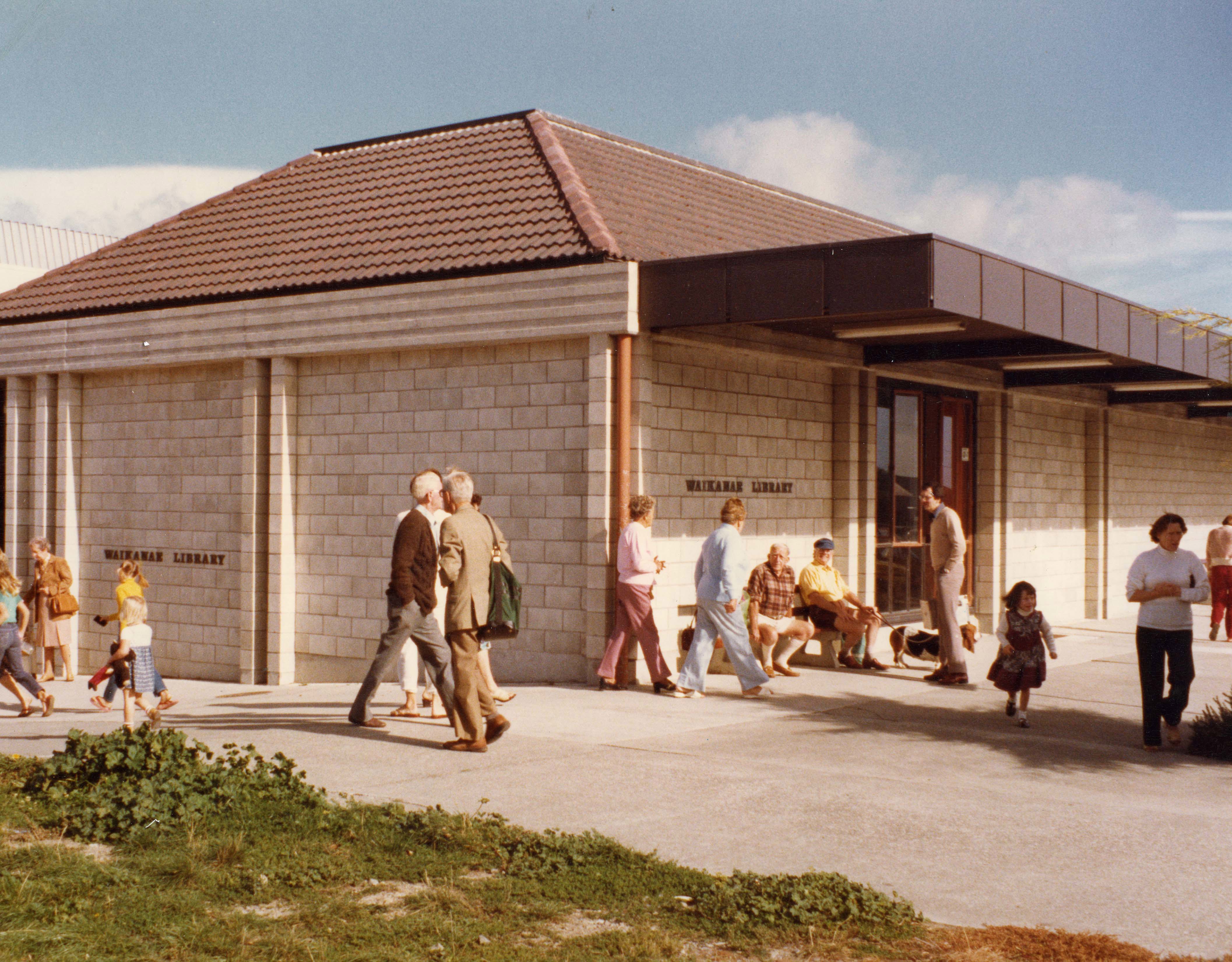 HP913B -  Waikanae Library 1981