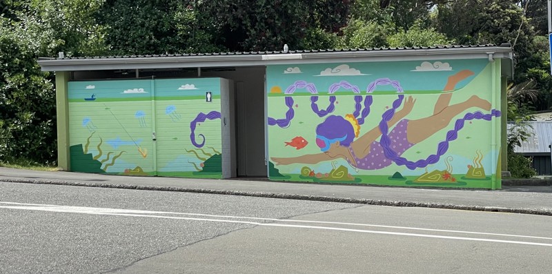 Ki Tātahi ki Paekākāriki | At Paekākāriki Beach – entrance to public wharepaku from road side