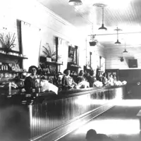 Paekākāriki Railway Station refreshment rooms circa 1940 thumbnail