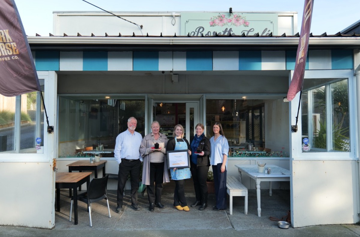 Rosetta Cafe owner and staff with Mayor Janet Holborow. 