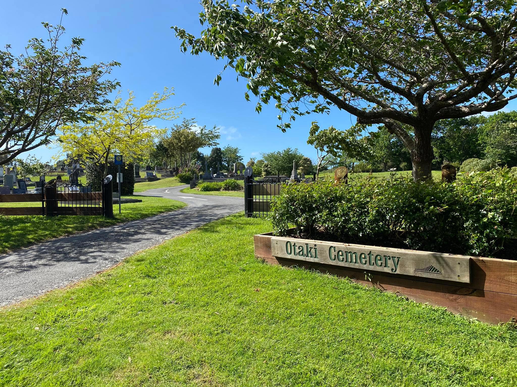 Photo of the entrance to Ōtaki Cemetery.