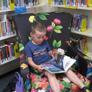 Child reading - Thumbnail